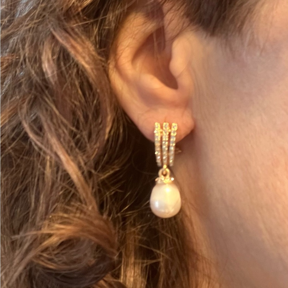 Pearl drop earring